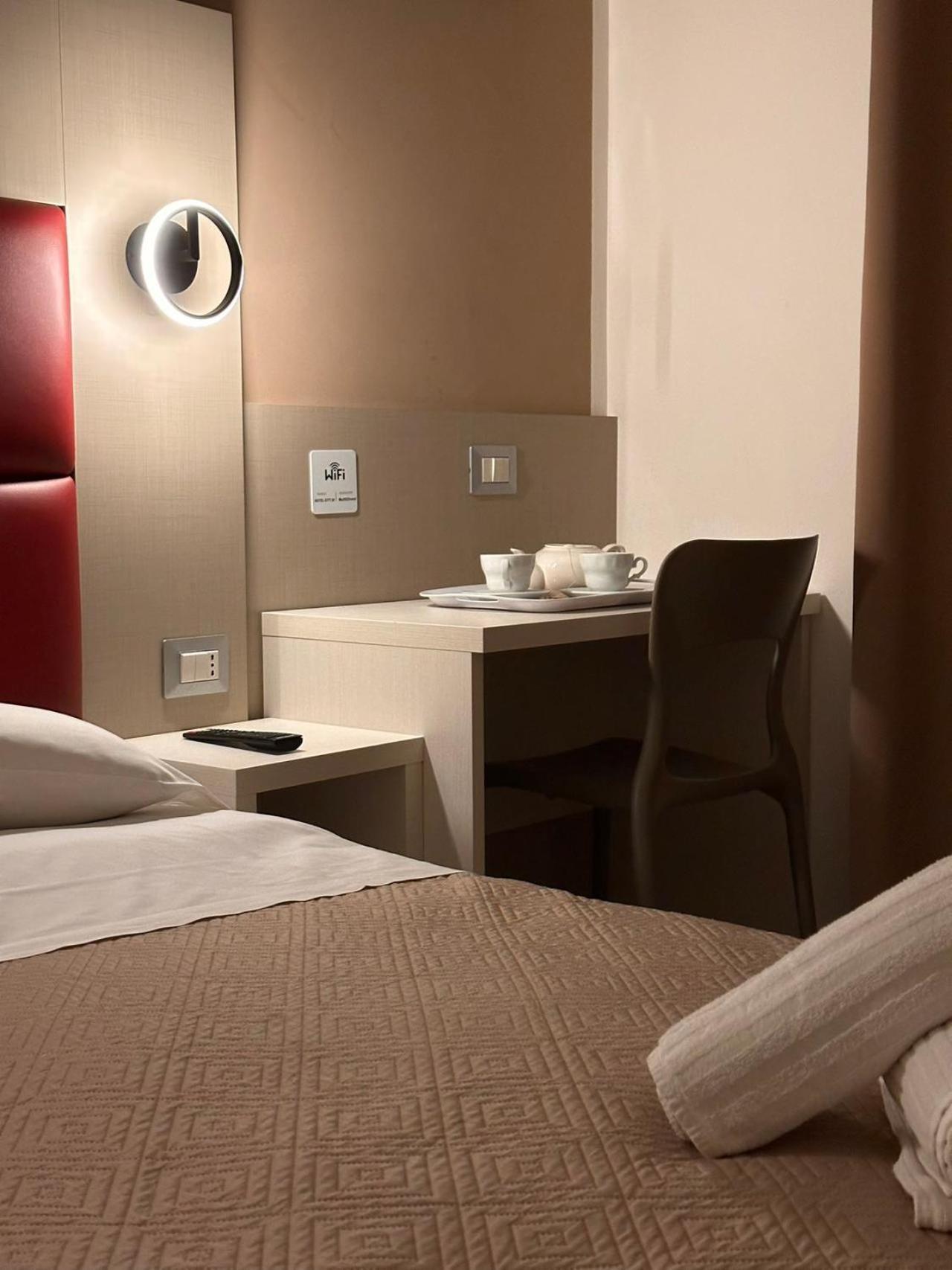 Hotel City 20 Milánó Kültér fotó